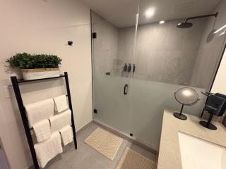 F1008 Modern Corner 1-Bdr Apt with Pool and Gym in Miami Downtown - 2