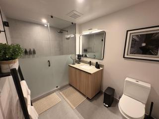 F1008 Modern Corner 1-Bdr Apt with Pool and Gym in Miami Downtown - 1