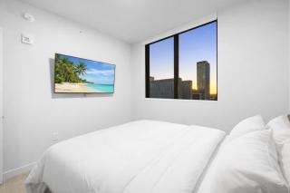 F2805 Corner 1BR with 180 Balcony a Pool and Gym in Downtown Miami - 7