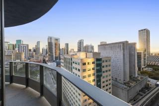 F2805 Corner 1BR with 180 Balcony a Pool and Gym in Downtown Miami - 2