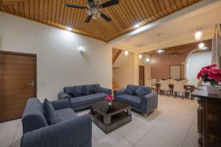 A Poolside Paradise Villa I Pet friendly & Serviced Villa I Open Air Lawn & Plunge Pool I Bonfire I Dance I Music I Full Party I Kasauli By Exotic Stays - 9