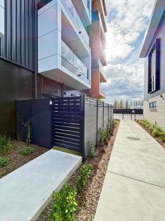 Central Christchurch One Bedroom Apartment - 2
