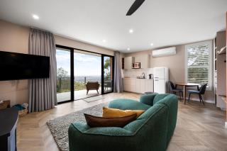 Sky Suite - A Panoramic Designer Studio in the Hills - 7