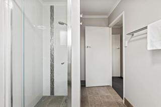 Affordable Stay Private and Convenient Near Shops - 9