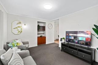 Affordable Stay Private and Convenient Near Shops - 5