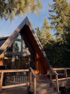 New Mt Rainier Aframe with Sauna and Hot Tub near White Pass - 4