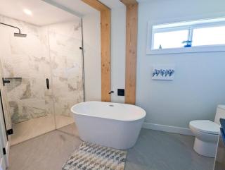 Luxury Mountain Retreat - Sauna, Hot Tub, EV Charging, Chief Views - Squamish - 9