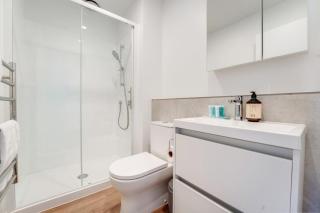 Penrose 2BR Gem with Parking and Air-con - 9