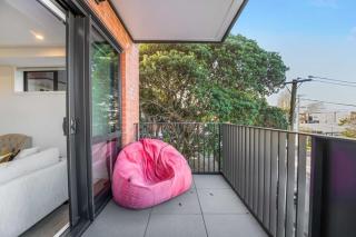 Penrose 2BR Gem with Parking and Air-con - 7