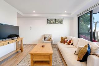 Penrose 2BR Gem with Parking and Air-con - 6