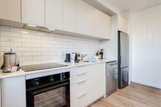 Penrose 2BR Gem with Parking and Air-con - 4