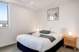 Penrose 2BR Gem with Parking and Air-con - 2