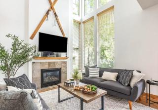 Park City Luxury Fox Point Free Ski Waxes, Ski Tunes, and local discounts - 0