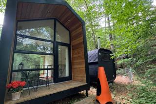 Riverside Getaway and Wood-Fired Sauna - 9
