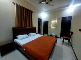 Family Guest House in Gulshan-e-iqbal , block-10 - 0
