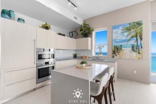 High Floor 2BR and 2 BA Free Parking - 6