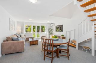 Central North Fremantle Walk to Beach 2 Car Bays - 3