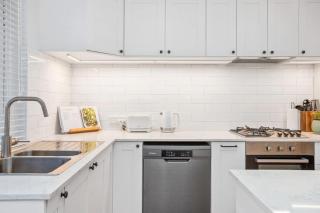 Central North Fremantle Walk to Beach 2 Car Bays - 6