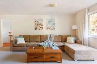 Central North Fremantle Walk to Beach 2 Car Bays - 2