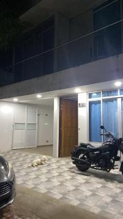 Casa de dos pisos con piscina Villeta - 1