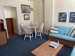 Cozy Apartment Steps from the Beach - The Ethan - 4