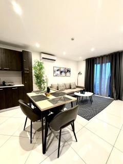 One Bedroom Apartment at Elite Luxury Suites at Loxwood House - 4