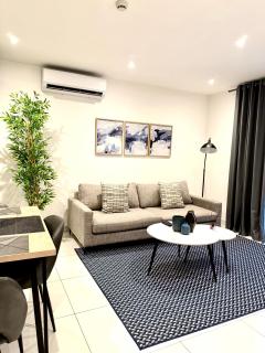 One Bedroom Apartment at Elite Luxury Suites at Loxwood House - 1