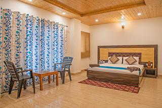 A Poolside Paradise Villa I Pet friendly & Serviced Villa I Open Air Lawn & Plunge Pool I Bonfire I Dance I Music I Full Party I Kasauli By Exotic Stays - 4