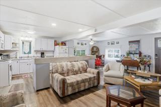 Lake Ozark Getaway with Fire Pit & Flat Lot - 2