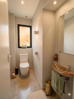 bedrooms, bathroom and private toilet - 4