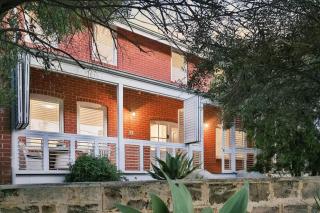 North Fremantle Retreat Walk to Beach, River & Train - 8