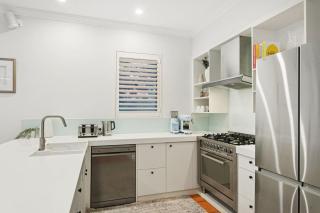 North Fremantle Retreat Walk to Beach, River & Train - 3