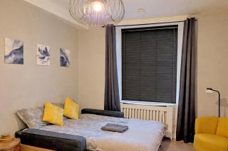 Stylish Flat in Historic Edinburgh city centre home - 5