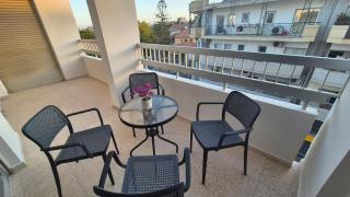 10min Walk to Finikoudes Beach, Spacious 2-Bed Apartment - 6