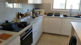 10min Walk to Finikoudes Beach, Spacious 2-Bed Apartment - 5