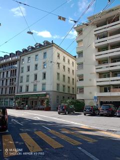 Central 4, two rooms, free bus, city tax included - 8