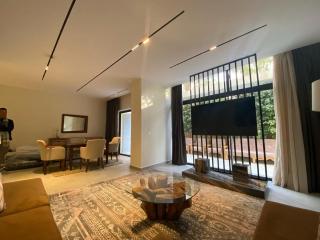 Luxury Apartment in Lake View with private garden - 3