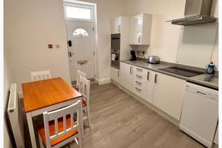 Near Beach - Parking - WiFi - Sleeps 2 - 7