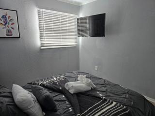Cozy Haven in Hampton Roads Near Beaches, Military Bases & Historic Sites - 3
