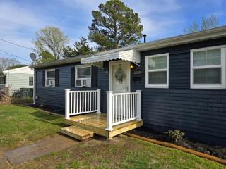 Cozy Haven in Hampton Roads Near Beaches, Military Bases & Historic Sites - 4