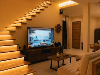 Banyan Cove 2 Story Pool Villa and Mountain Views - 6