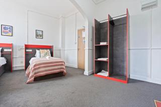 Modern Self-Contained Studio in Dudley Sleeps 2 - 6