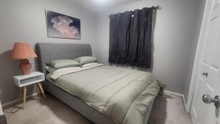 Edmonton Golden Horizon Homes 4BR 2BA Sleeps 10 - 5