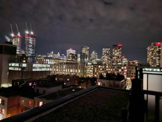 Penthouse with a great view in DT! 5 mins to metro - 9