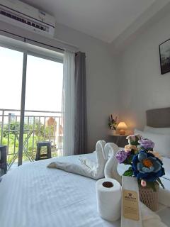 Studio unit with balcony Near Roxas night market - 8