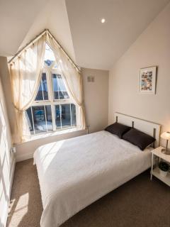 Waterford Triangle Apartment - 1