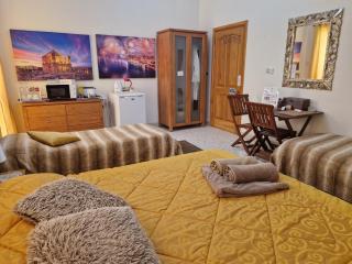 Saracini's Homestay - 9