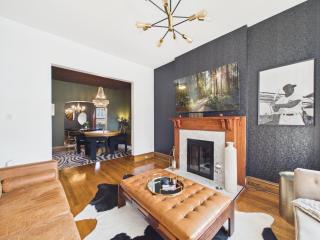 Wrigleyville Art Deco Duplex Garage - 9