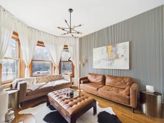 Wrigleyville Art Deco Duplex Garage - 7