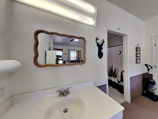 Mountain View Buck Deer Cabinette - 5